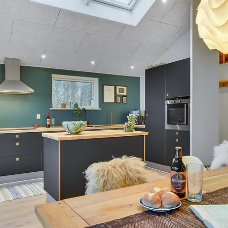 Lika - 25m To The Fjord By Interhome نُوابورغ