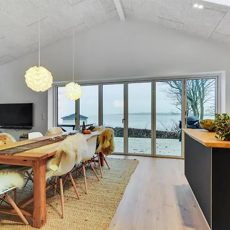 Lika - 25m To The Fjord By Interhome بيت للعطل