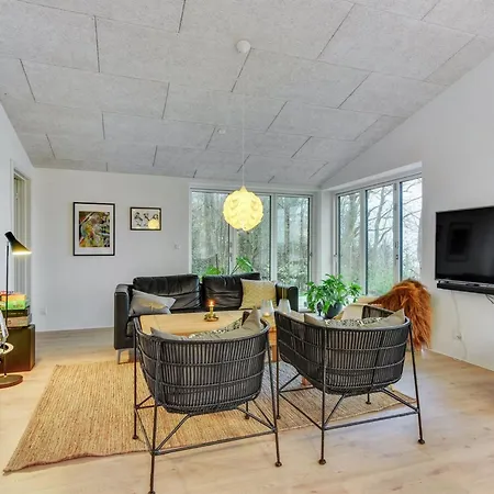 Lika - 25m To The Fjord By Interhome